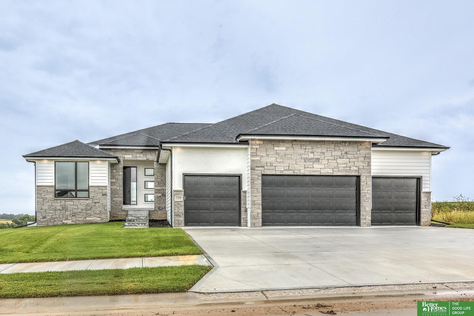 Property Photo:  5709 N 195th Street  NE 68022 