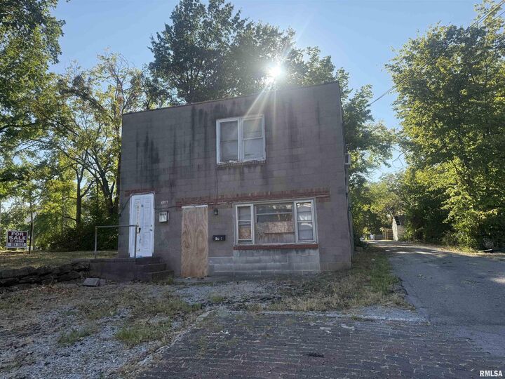 Property Photo: 604 S Rawlings Street IL 62901