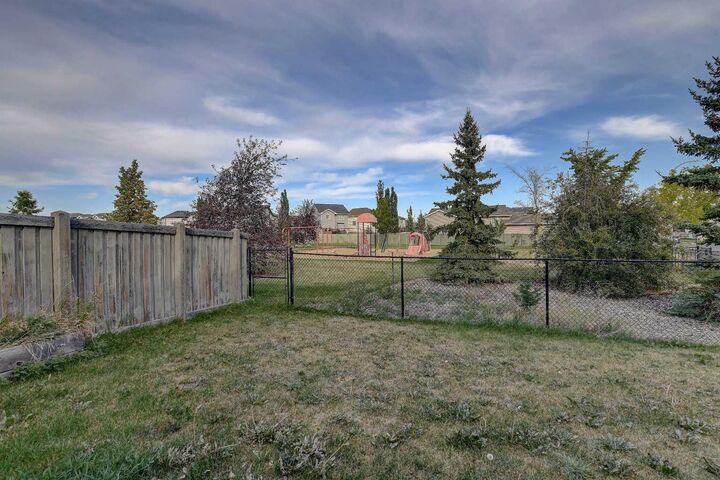 Property Photo:  10201 86 Street  AB T8X 0B5 