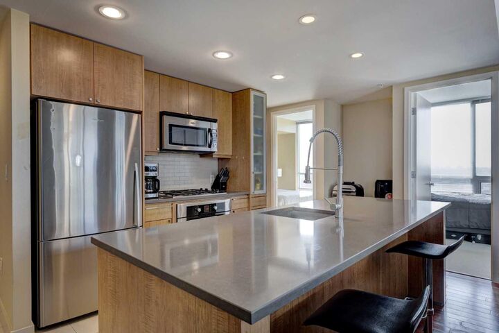 Property Photo:  1118 12 Avenue SW 1508  AB T2R 0P4