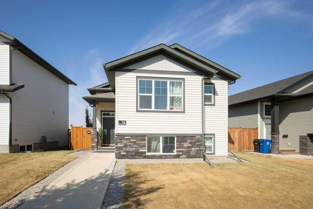 Property Photo:  18 Aurora Heights Boulevard  AB T4M 0M1 