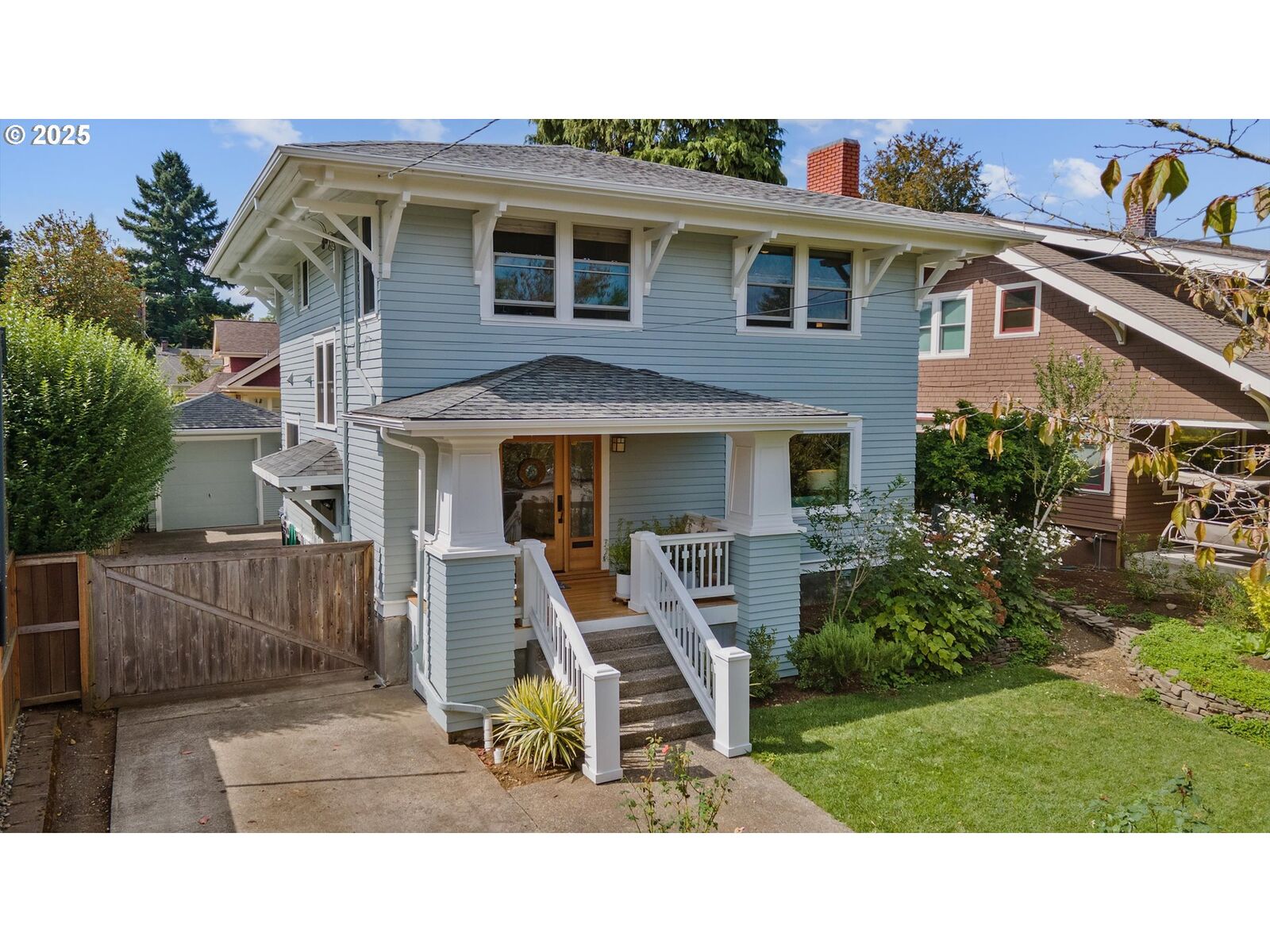Property Photo:  3163 NE Regents Dr  OR 97212 