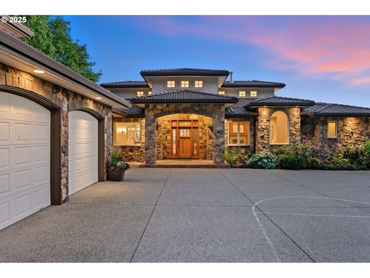 Property Photo: 1917 NW Tivoli Ln OR 97229