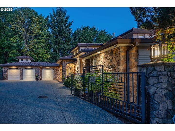 Property Photo:  1917 NW Tivoli Ln  OR 97229 