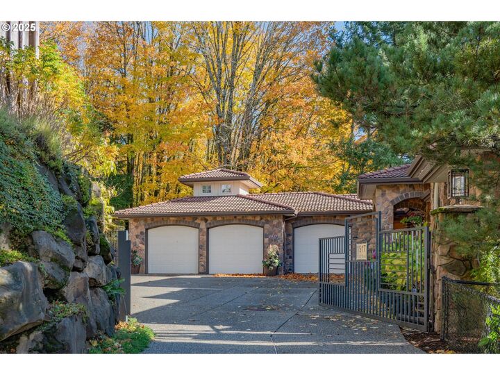 Property Photo: 1917 NW Tivoli Ln OR 97229