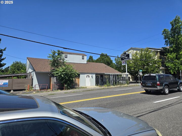 Property Photo: 5842 E Burnside St OR 97215