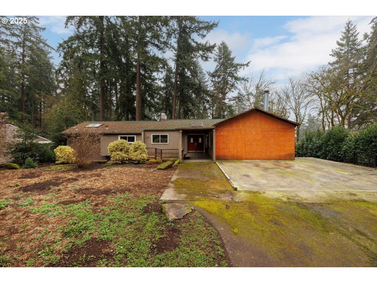 Property Photo: 245 Chandler Pl OR 97034