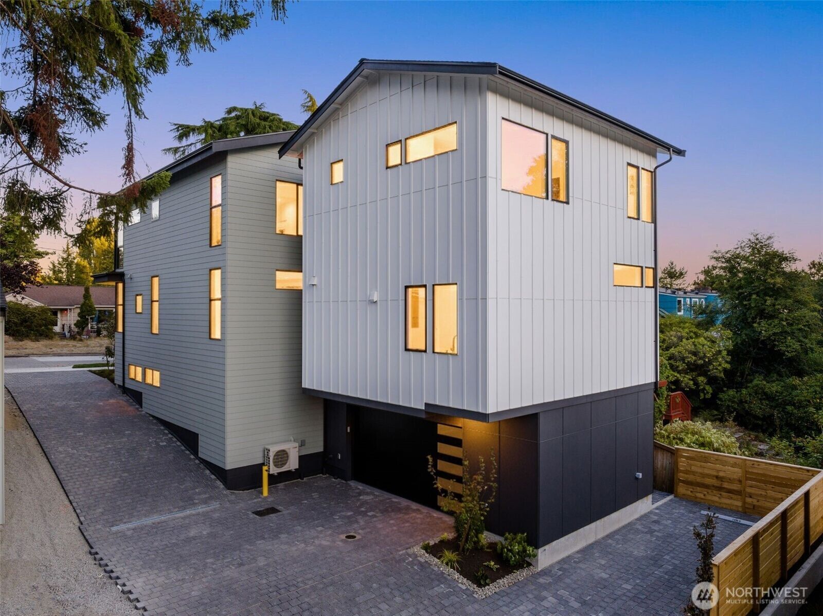 Property Photo: 7335 21st Avenue NE B WA 98115