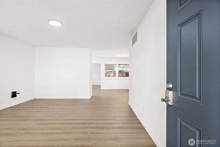 Property Photo: 912 E 51st Street WA 98404