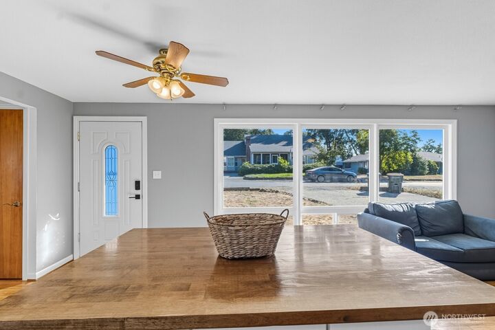 Property Photo: 1492 SW Kelly Avenue WA 98532