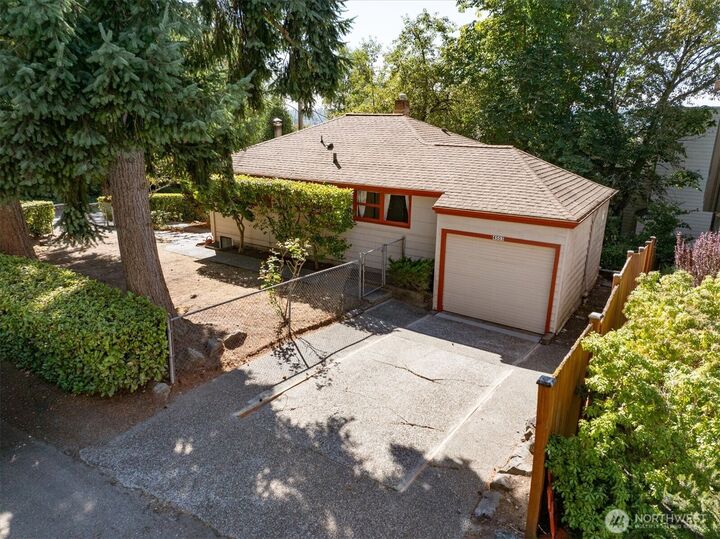 4503  Palatine Avenue N  Seattle WA 98103 photo