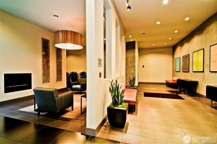 Property Photo:  530  Broadway Avenue E 202  WA 98102 