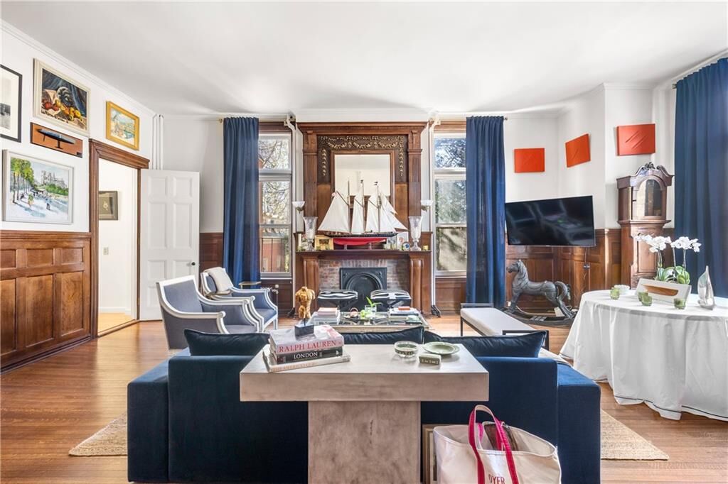 Property Photo:  434 Bellevue Avenue 1B  RI 02840 