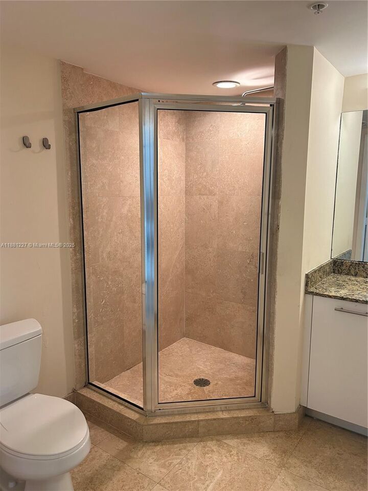 Property Photo:  41 SE 5th St 1108  FL 33131 