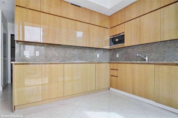 Property Photo: 50 S Pointe Dr 1405 FL 33139