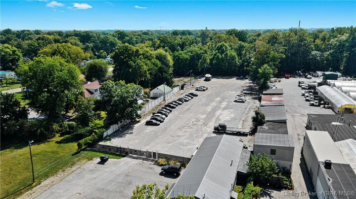 Property Photo: 2112 Hamburg Pike IN 47130