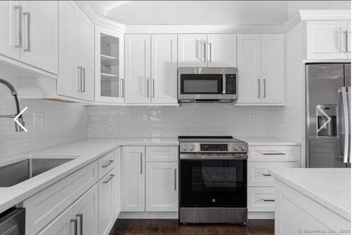 Property Photo:  2750 Whitney Avenue  CT 06518 