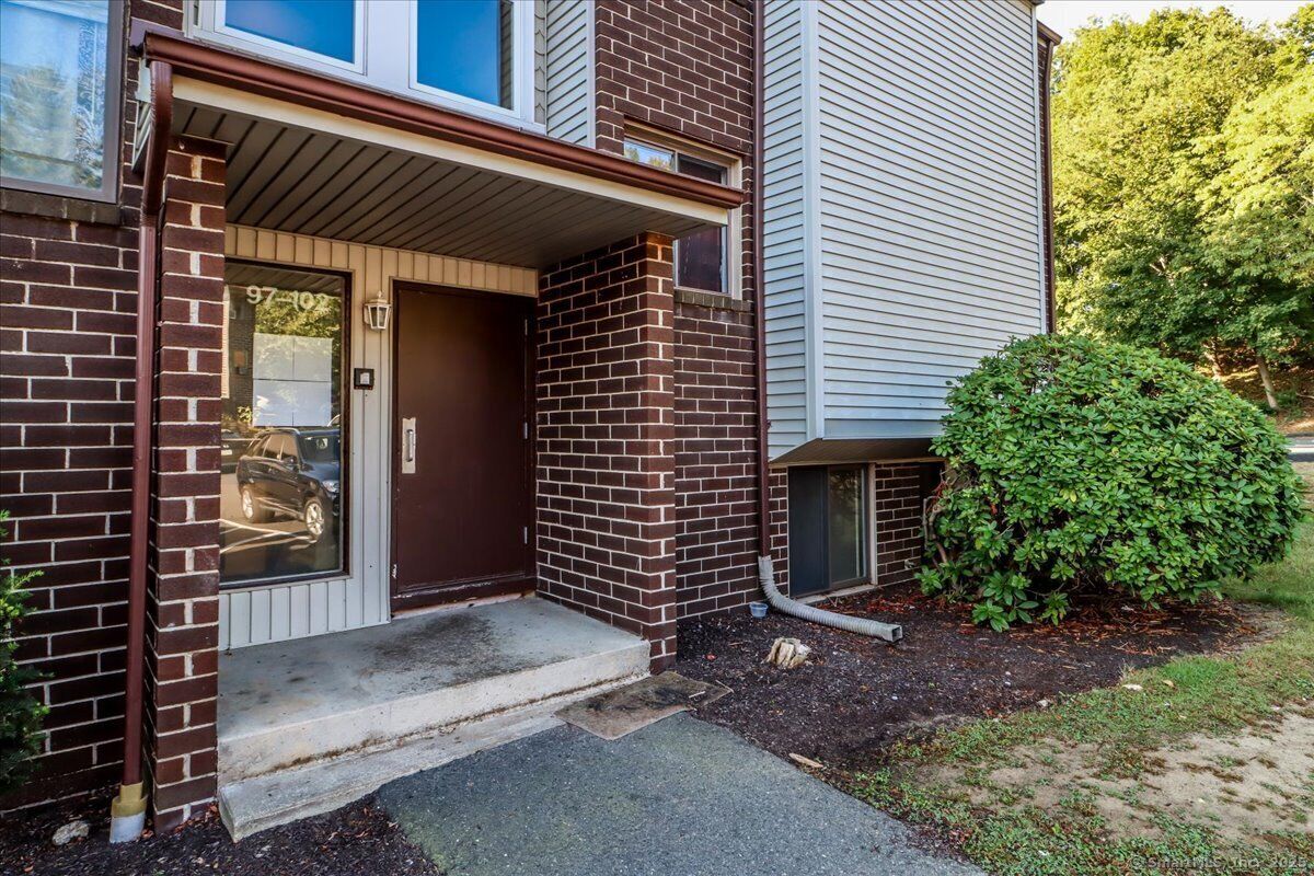 Property Photo:  7 Padanaram Road D98  CT 06811 