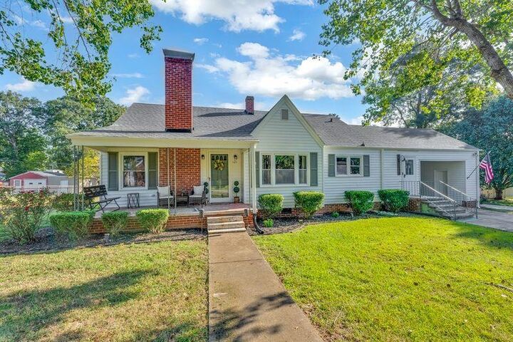 Property Photo:  121 Anderson Avenue  SC 29372 