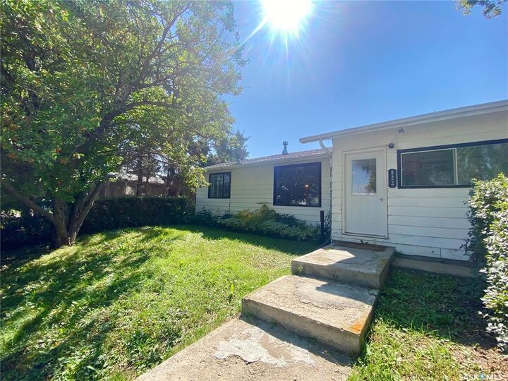 Property Photo:  822 4th Avenue  SK S0A 3J0 