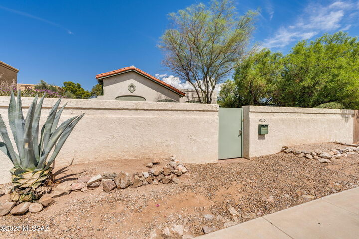 Property Photo:  2615 E 6th Street  AZ 85716 