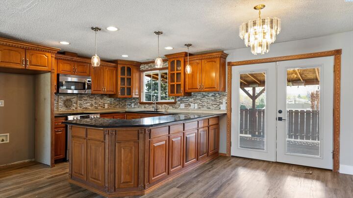 Property Photo: 6004 W Melville Road WA 99301