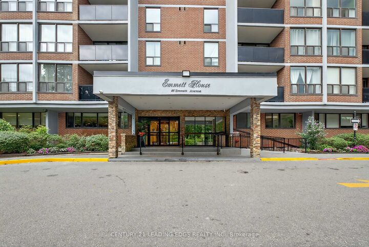 Photo de la propriété:  85 Emmett Avenue 1802  ON M6M 5A2 