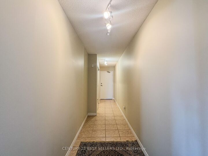 Property Photo: 3650 Kaneff Crescent 1803 ON L5A 4A1