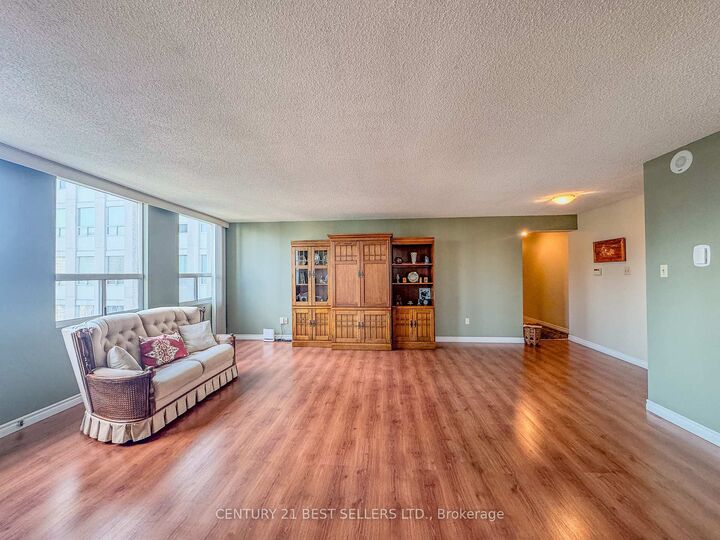 Property Photo:  3650 Kaneff Crescent 1803  ON L5A 4A1 