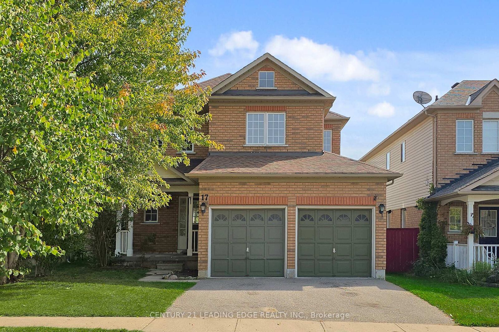 Property Photo:  17 Pitfield Avenue  ON L1R 2P7 