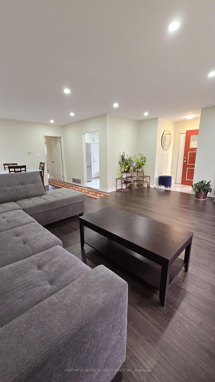 Property Photo:  22 Murchison Crescent  ON M9V 3P6 