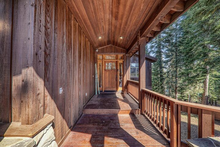 Property Photo: 11707 Skislope Way CA 96161