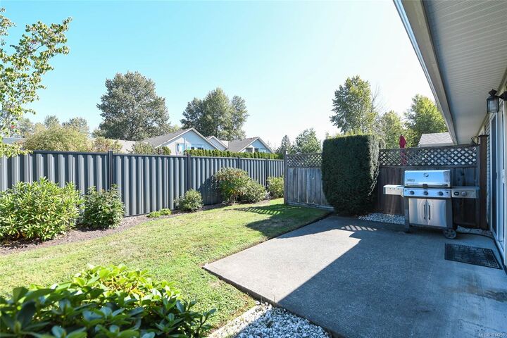 Property Photo: 1050 8th St #2 BC V9N 4A5
