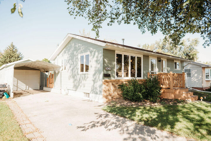 Property Photo:  1424 SW 4th Ave  SD 57401 