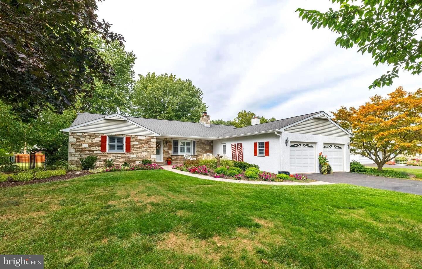 Property Photo:  39 Meadow Lane  PA 18954 