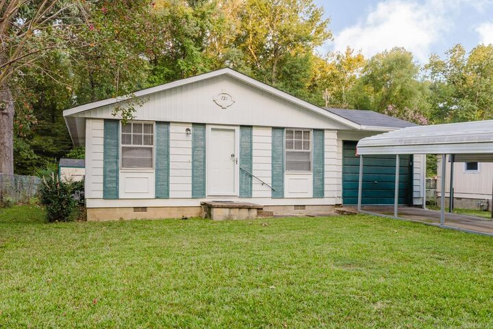 Property Photo: 721 Edgehill Dr AR 72015