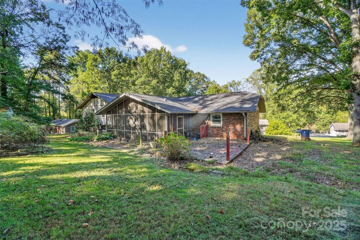 Property Photo: 510 4th Avenue NE NC 28613