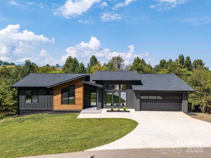 Property Photo:  4 Tremorra Trail 17  NC 28748 