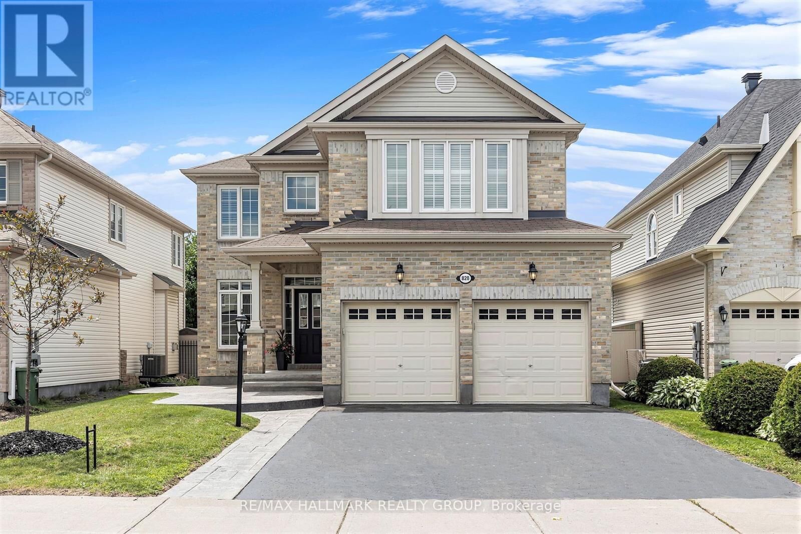 Property Photo:  828 Dalkena Place  ON K2J 0Y4 
