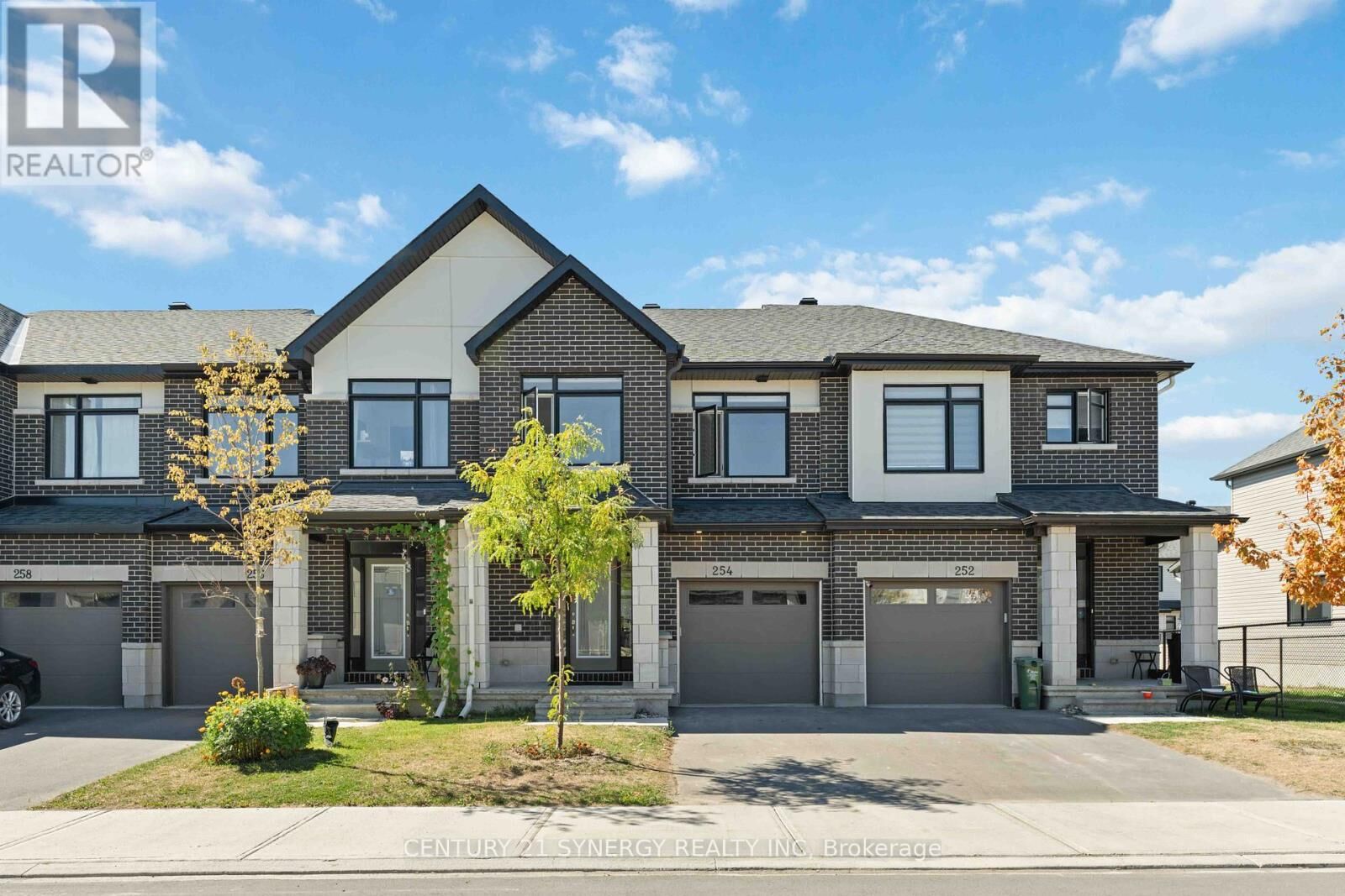 Property Photo:  254 Finsbury Avenue  ON K2S 2Y2 