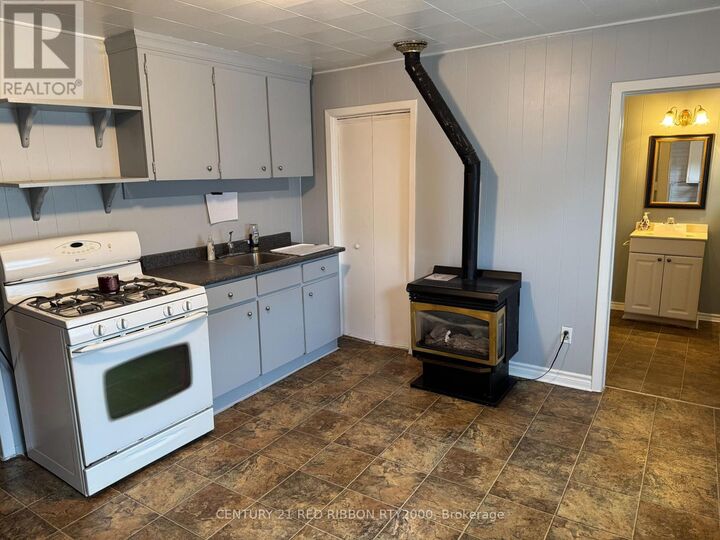 Property Photo:  121 Burns Street  ON N7G 1E7 