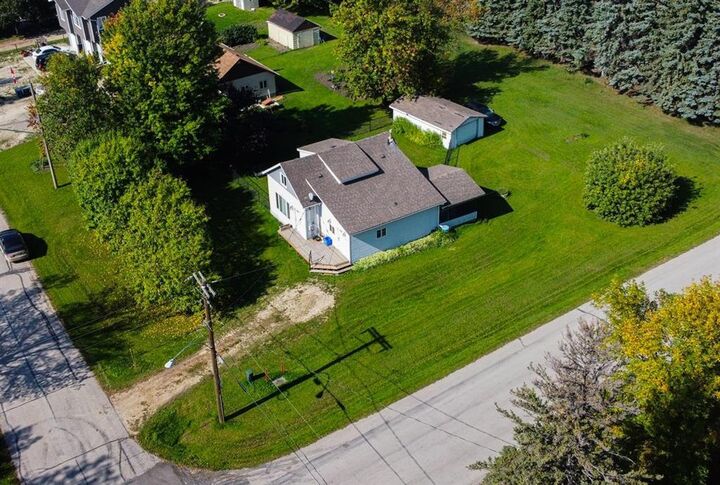 Property Photo:  346 4th Avenue  MB R0H 0Y0 