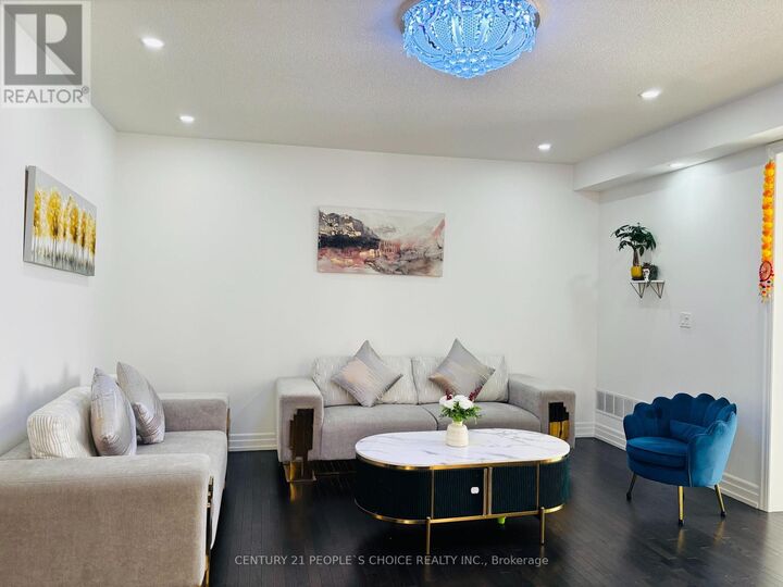 Property Photo:  29 Christine Elliott Avenue  ON L1P 0B8 