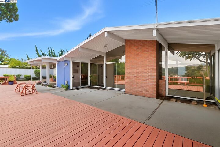Property Photo:  5605 Greenridge Rd  CA 94552 