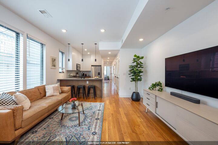 827 Pavonia Ave 3  Jc, Journal Square NJ 07306 photo