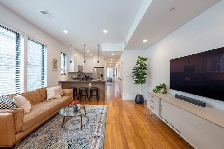 827 Pavonia Ave 3  Jc, Journal Square NJ 07306 photo