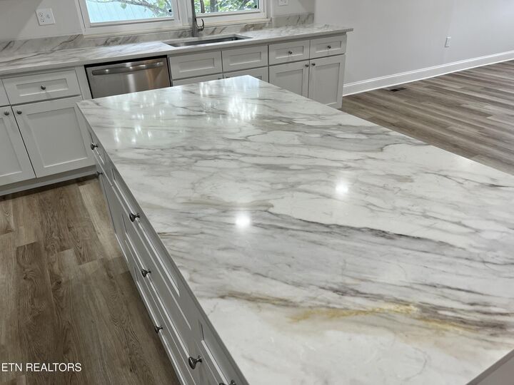 Property Photo: 308 W 2nd Ave TN 37771