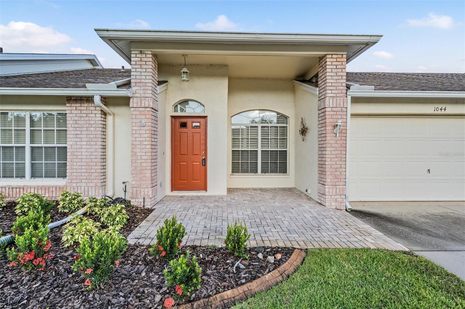Property Photo:  1044 Blyth Hill Court  FL 34655 