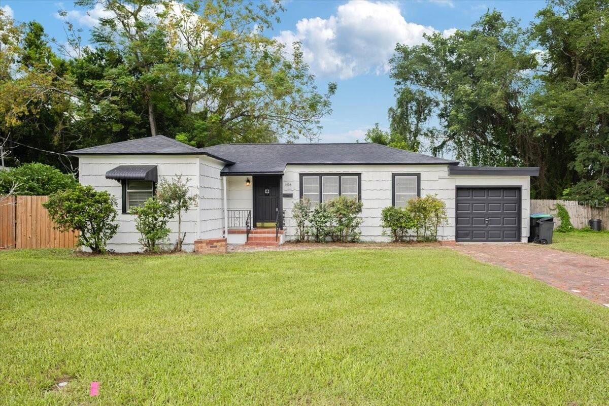 Property Photo: 1635 Crestwood Drive FL 32804