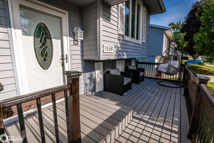 Property Photo:  1509 Greenfield Drive  IA 50158 